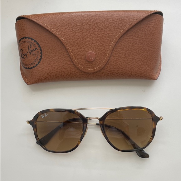 Ray-Ban Tortoise Shell Sunglasses with Tan Case - Picture 1 of 4